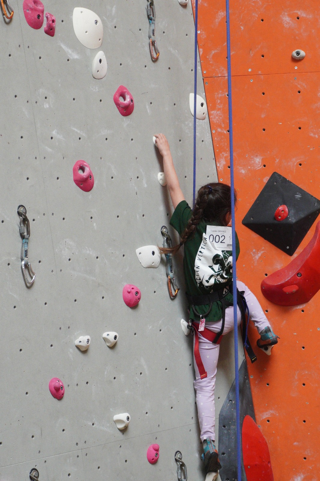 Compétitrice en action au Championnat Départemental d'Escalade de la Loire 2026 - photo 1